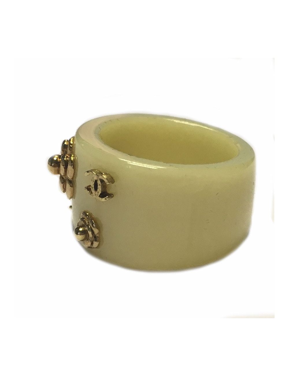 Bague CHANEL beige et camélia doré T53