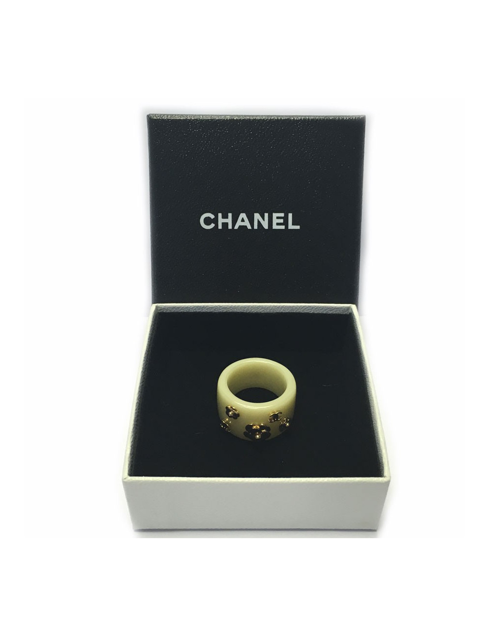 Bague CHANEL beige et camélia doré T53