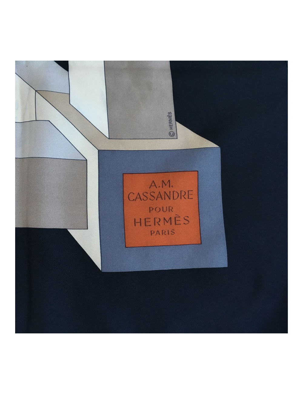 Carré HERMES A.M CASSANDRE pour HERMES en soie 