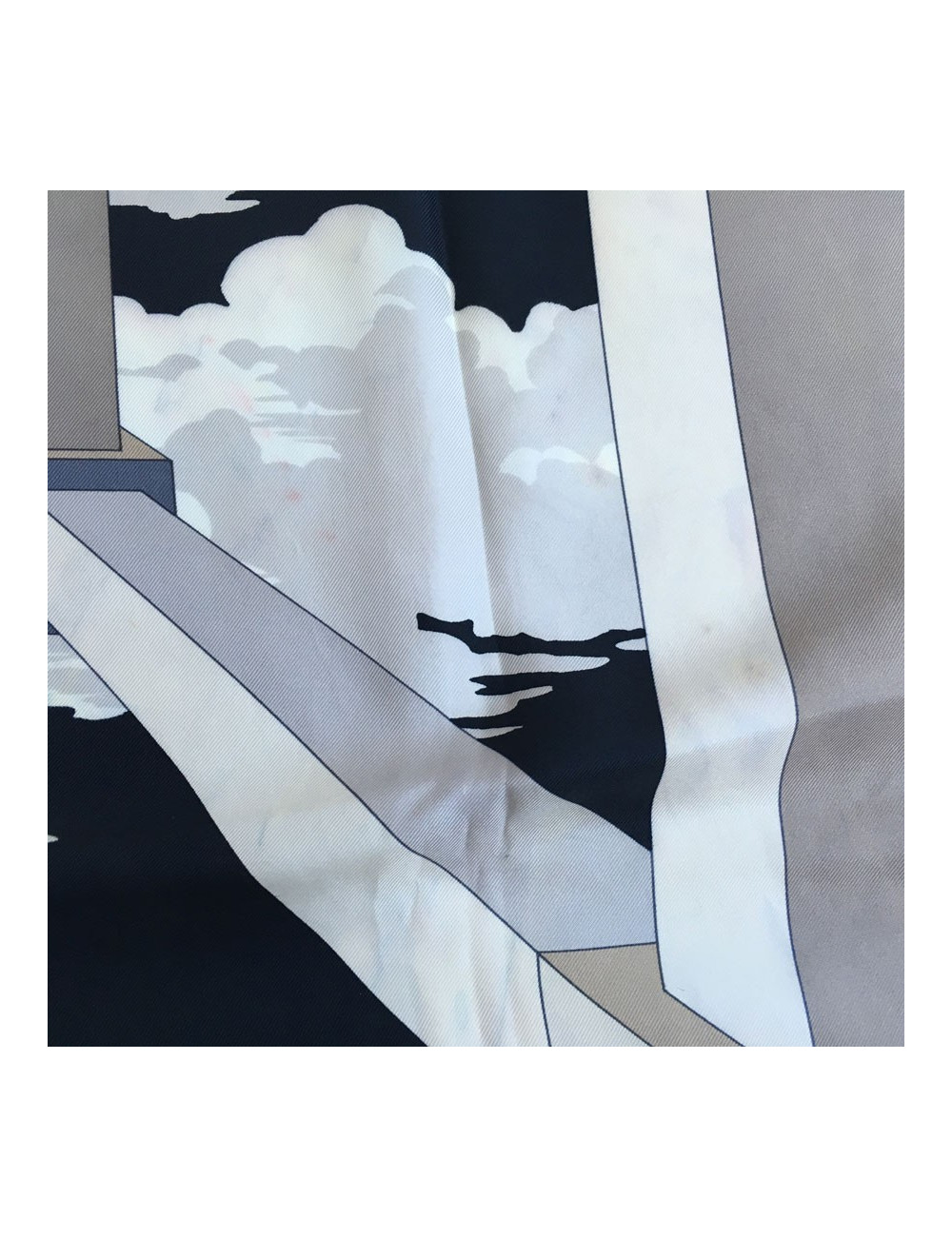 Carré HERMES A.M CASSANDRE pour HERMES en soie 