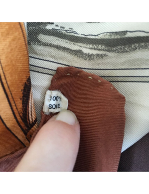  Carré HERMES "Carrick à pompe" en soie marron