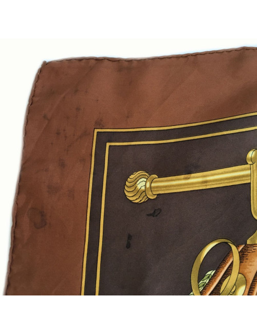  Carré HERMES "Carrick à pompe" en soie marron