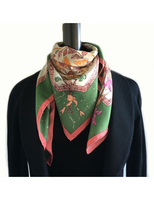  Carré HERMES "Pierres d'Orient et d'Occident" en soie