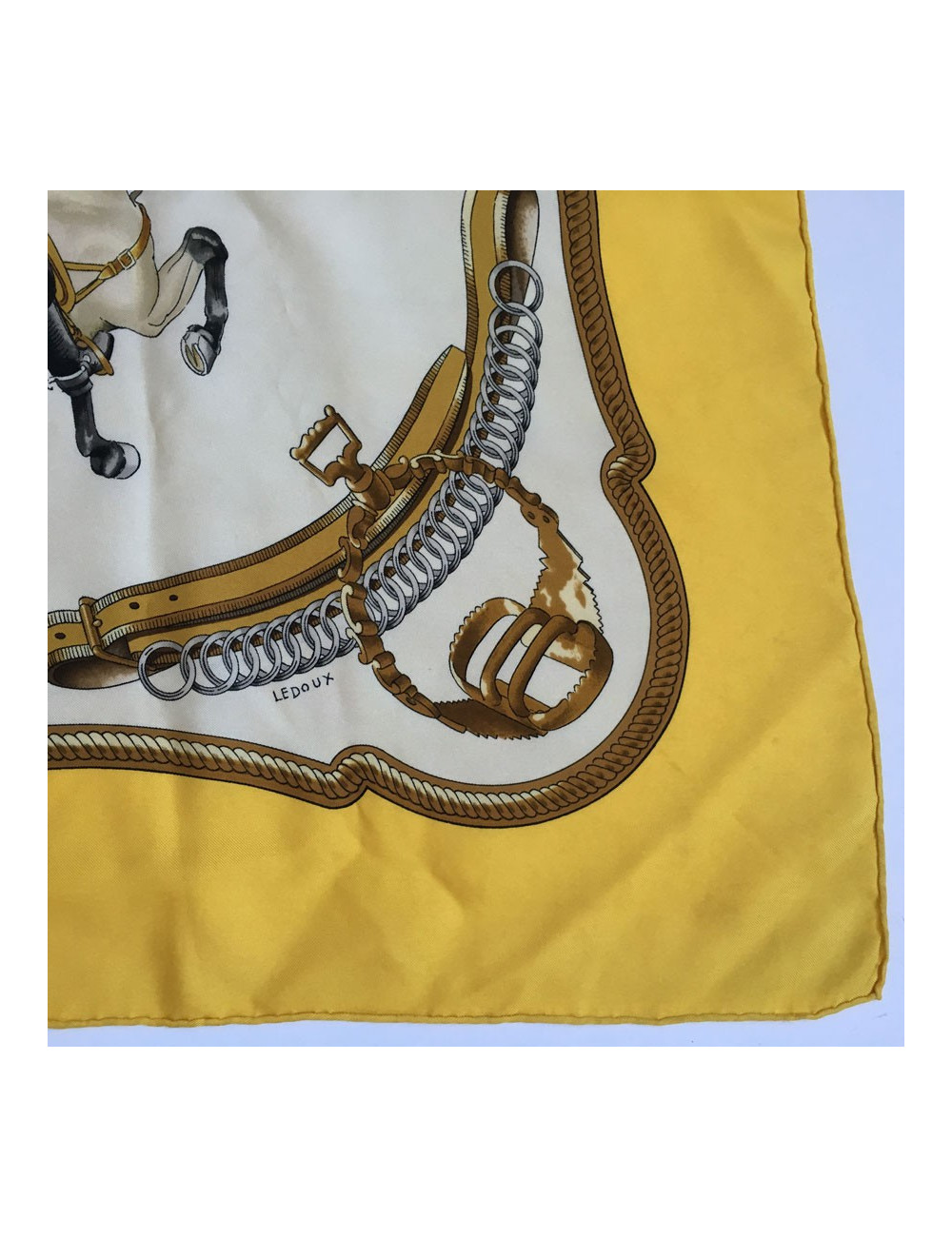 Carré HERMES "Reprise" en soie jaune