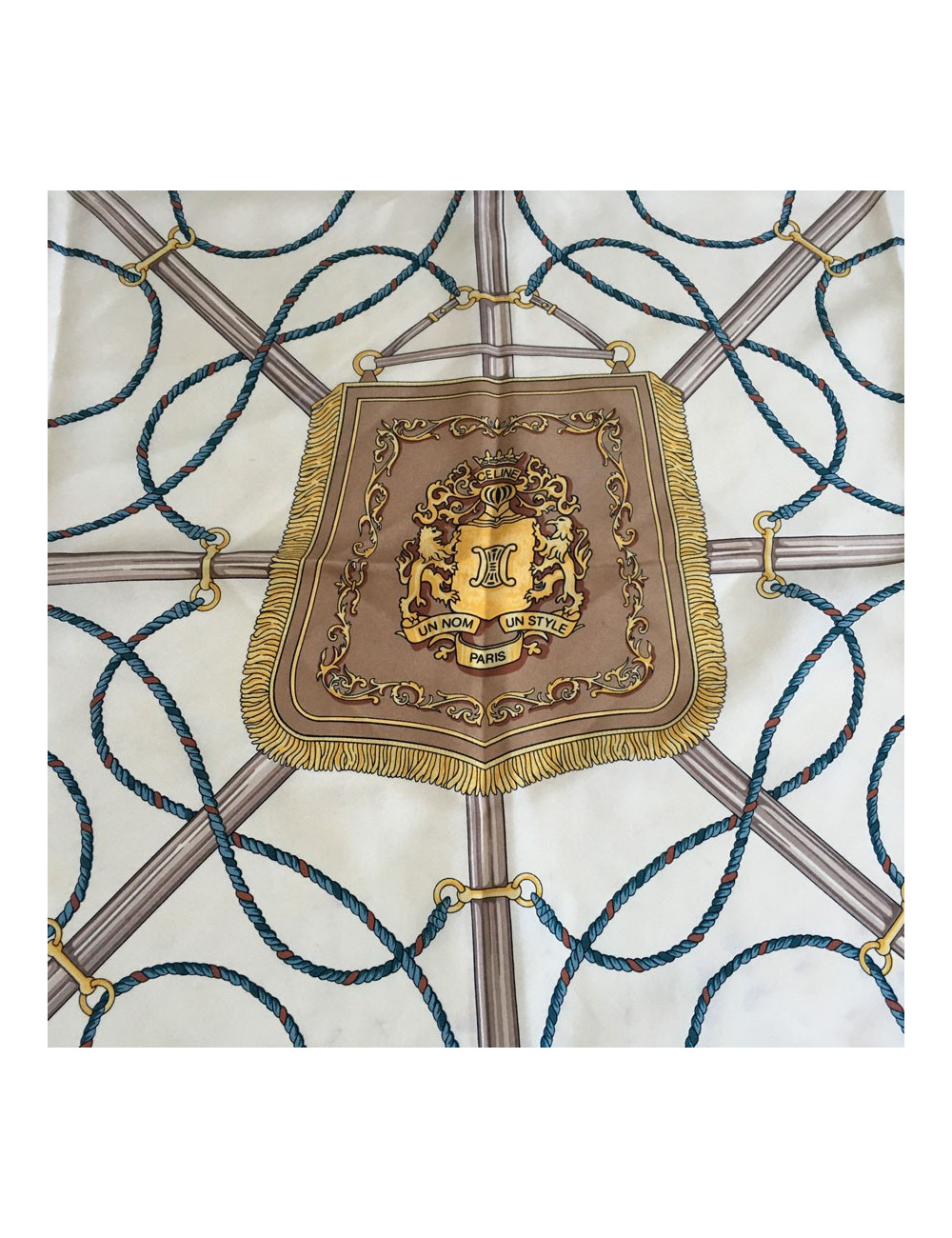  Foulard CELINE "Un nom, un style" en soie