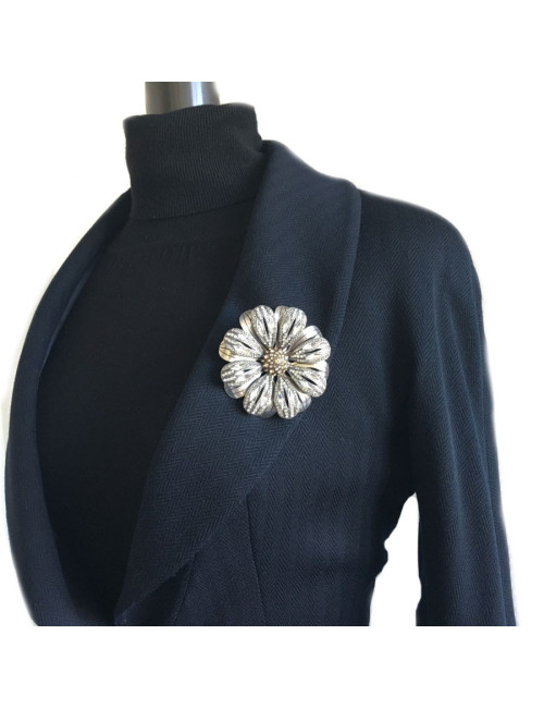 Grande broche marguerite LANVIN en métal argenté et strass