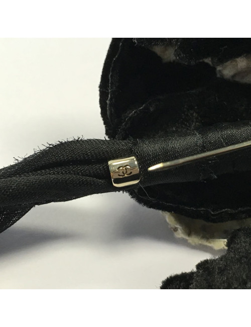 CHANEL brooch in white tweed and black fabric