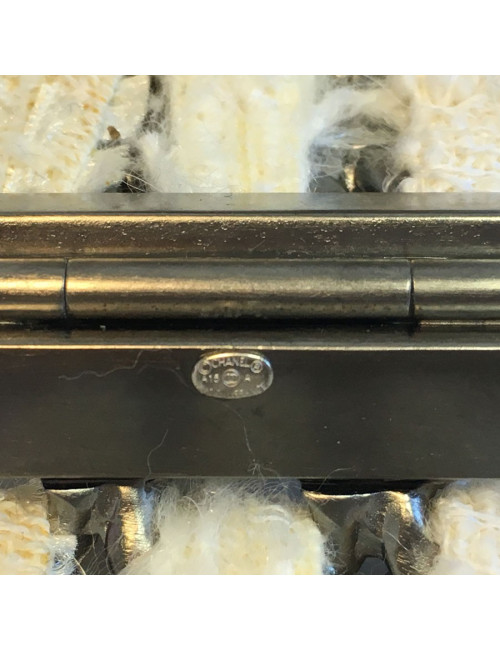 Manchette CHANEL en métal argenté et tweed blanc