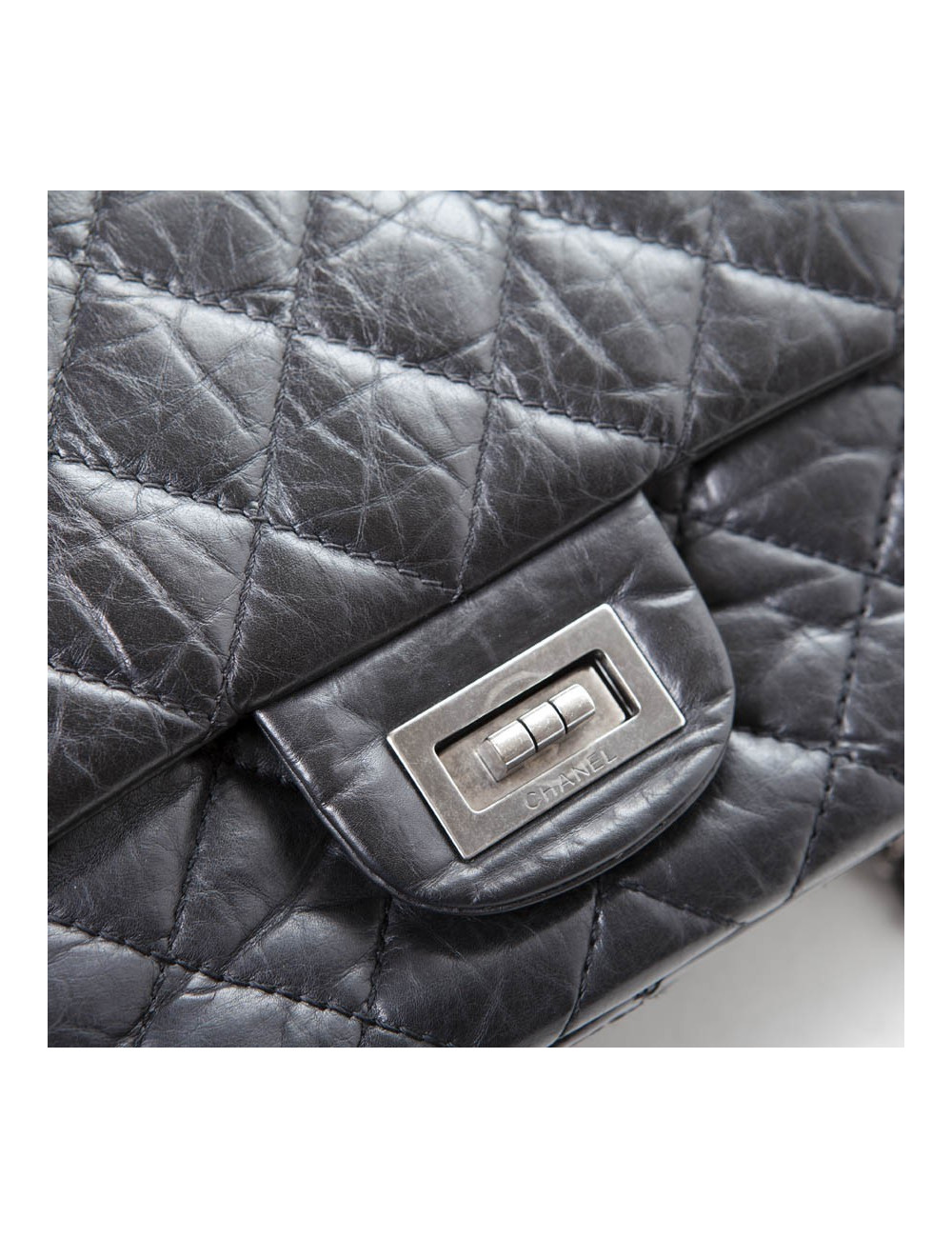 Sac 255 CHANEL cuir veilli noir