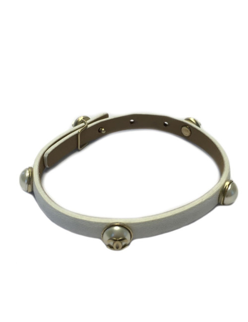 CHANEL bracelet in White leather and CC on a half Pearly beads