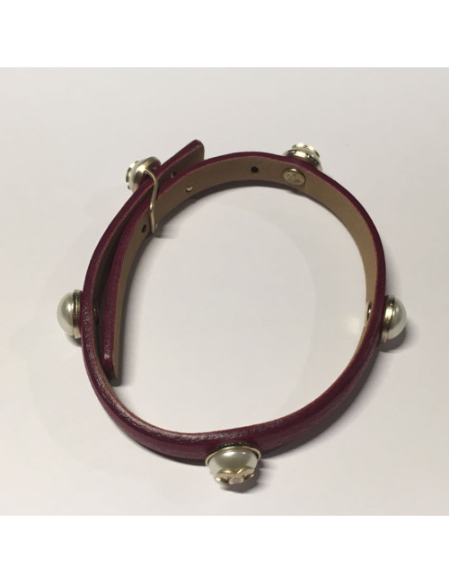 Bracelet CHANEL en cuir fuchsia et demi perles nacrées