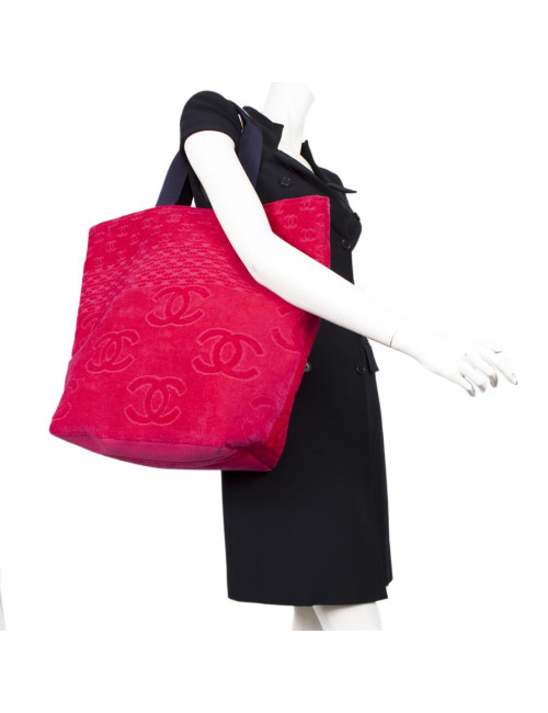 Sac de plage CHANEL et sa serviette éponge fushia
