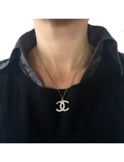 Collier CHANEL avec pendentif  double C en strass 