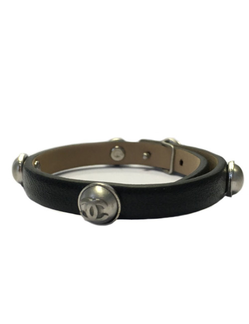 Bracelet CHANEL en cuir noir et demi perles nacrées