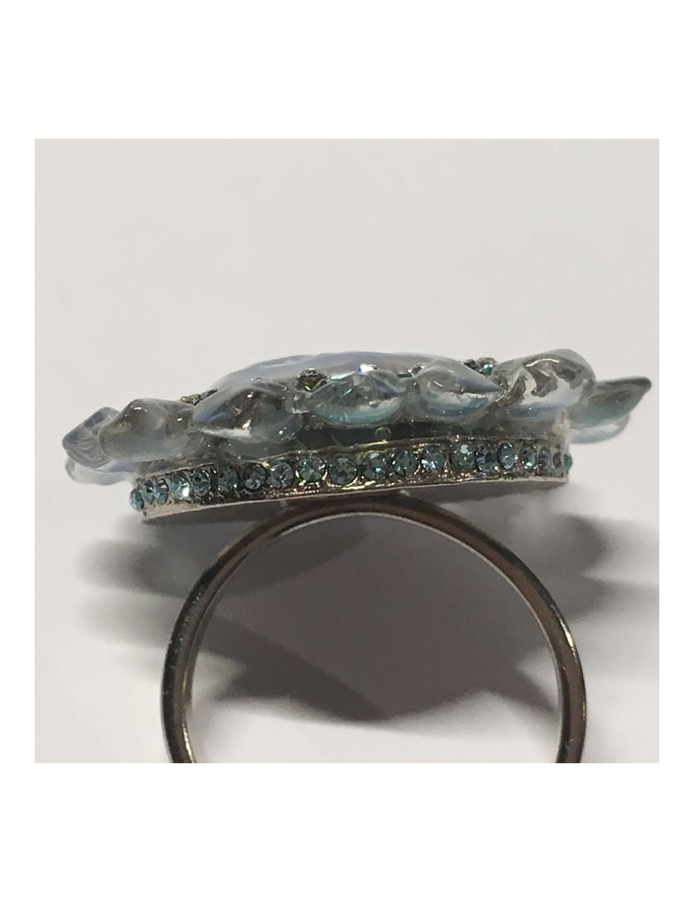 Ring flower CHANEL high resin and blue rhinestones sewing