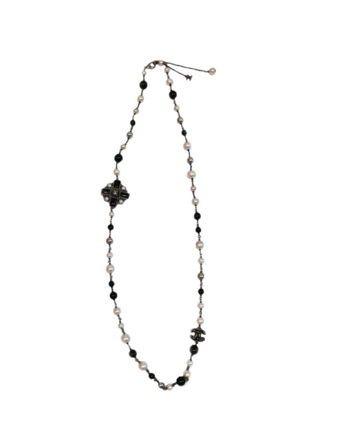 Sautoir CHANEL perles noires, blanches et grises