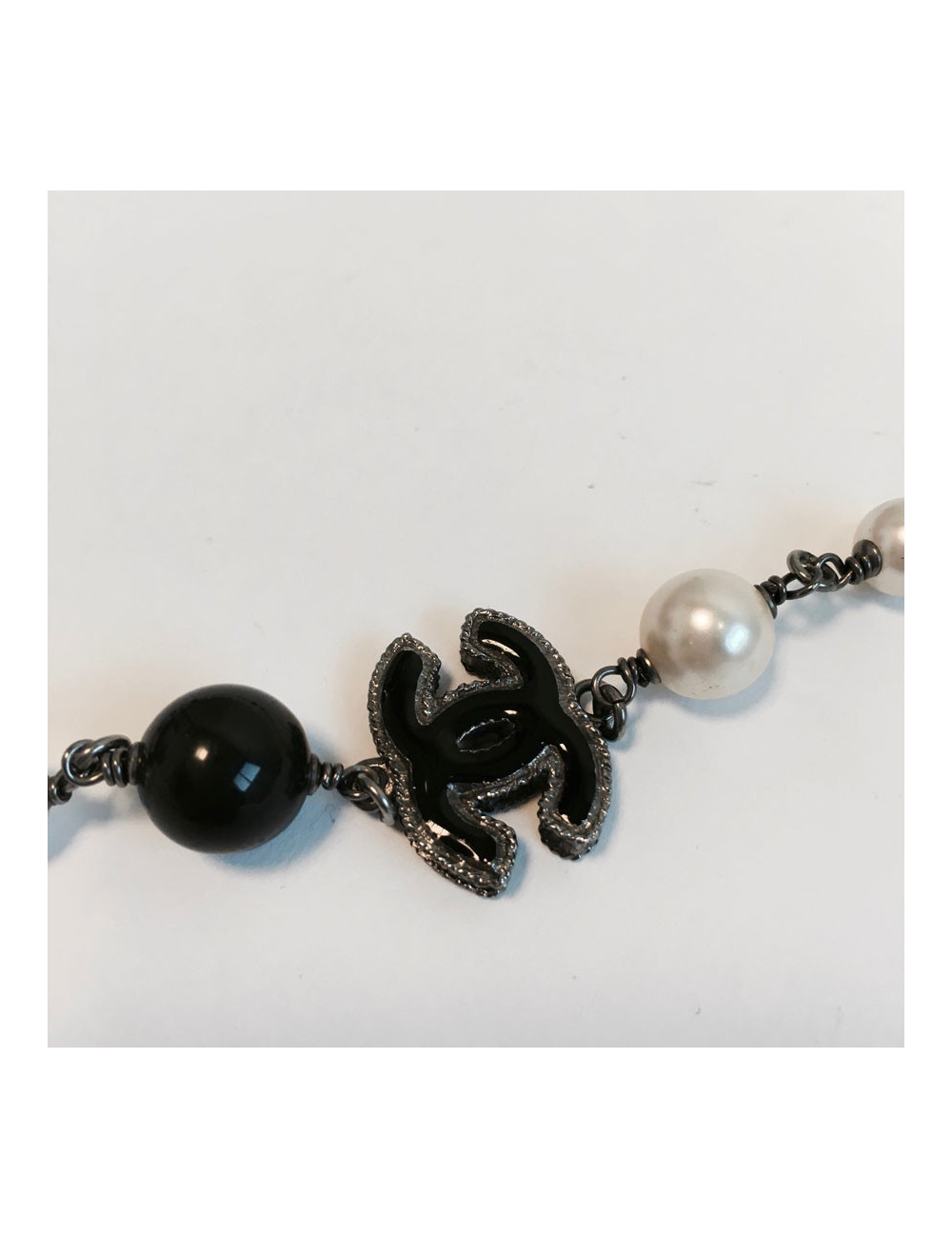 CHANEL black, white and gray pearls necklace