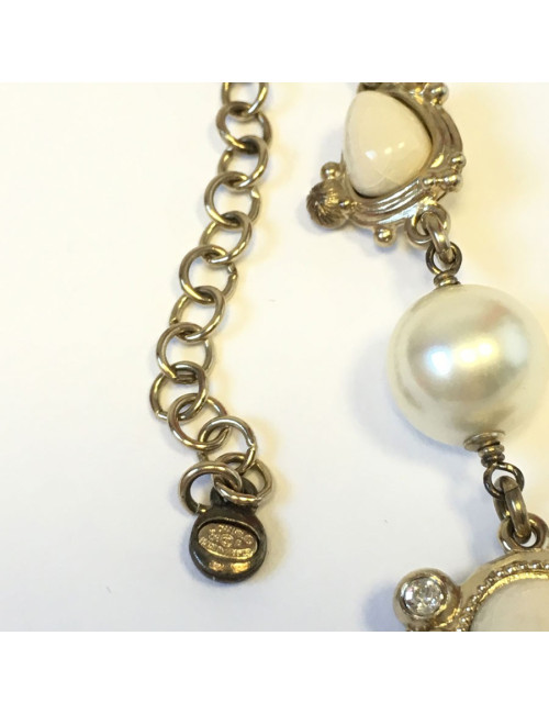 Sautoir CHANEL croix émaillé ivoire, strass et perles nacrées et gris métallisées