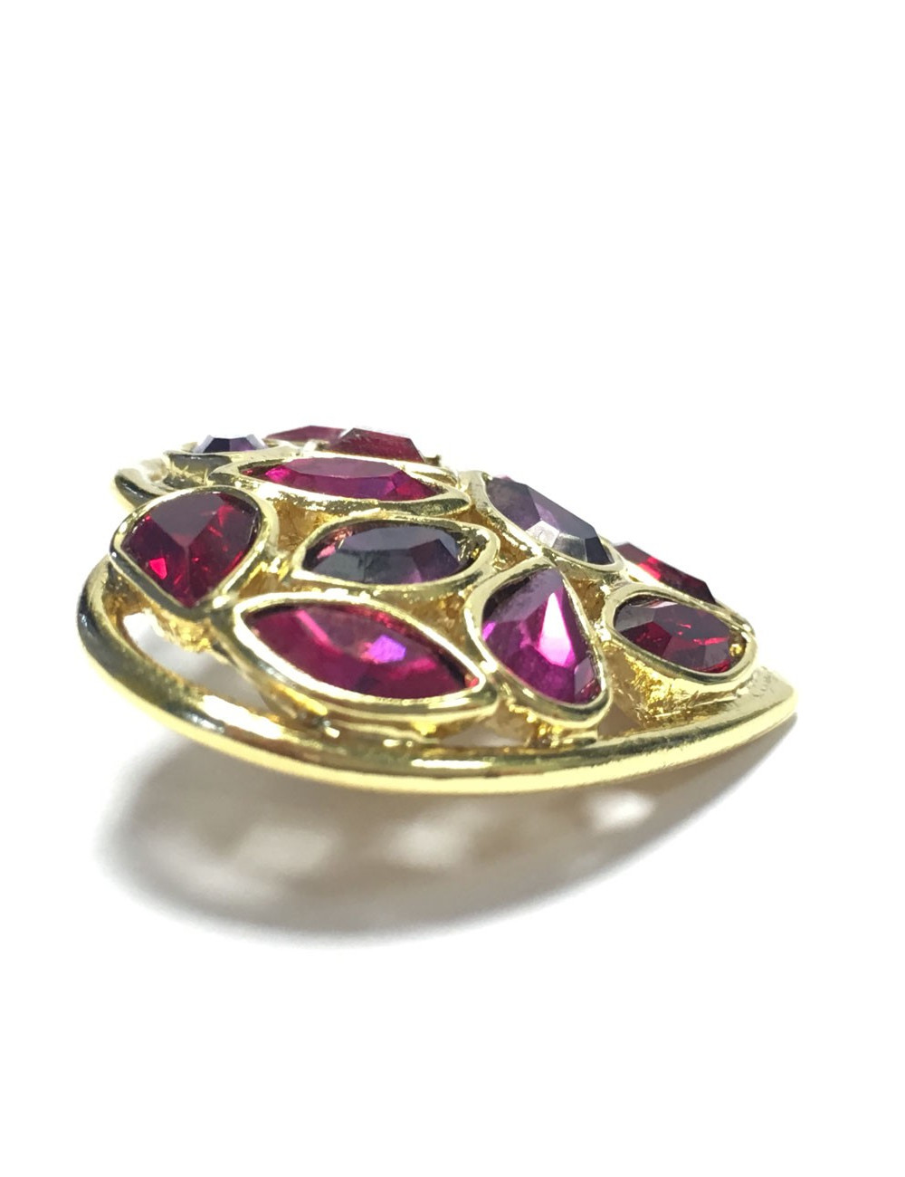 YVES SAINT LAURENT heart pin in giled metal and corlored small resin