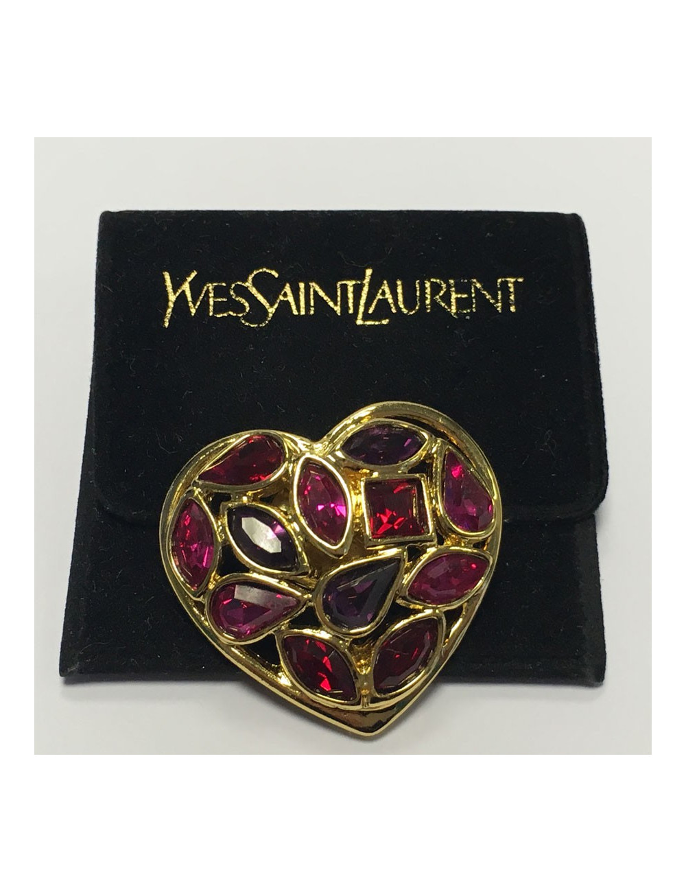 YVES SAINT LAURENT heart pin in giled metal and corlored small resin