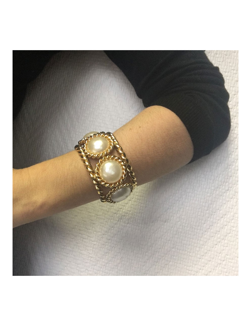 Cuff Couture CHANEL gold and pearls