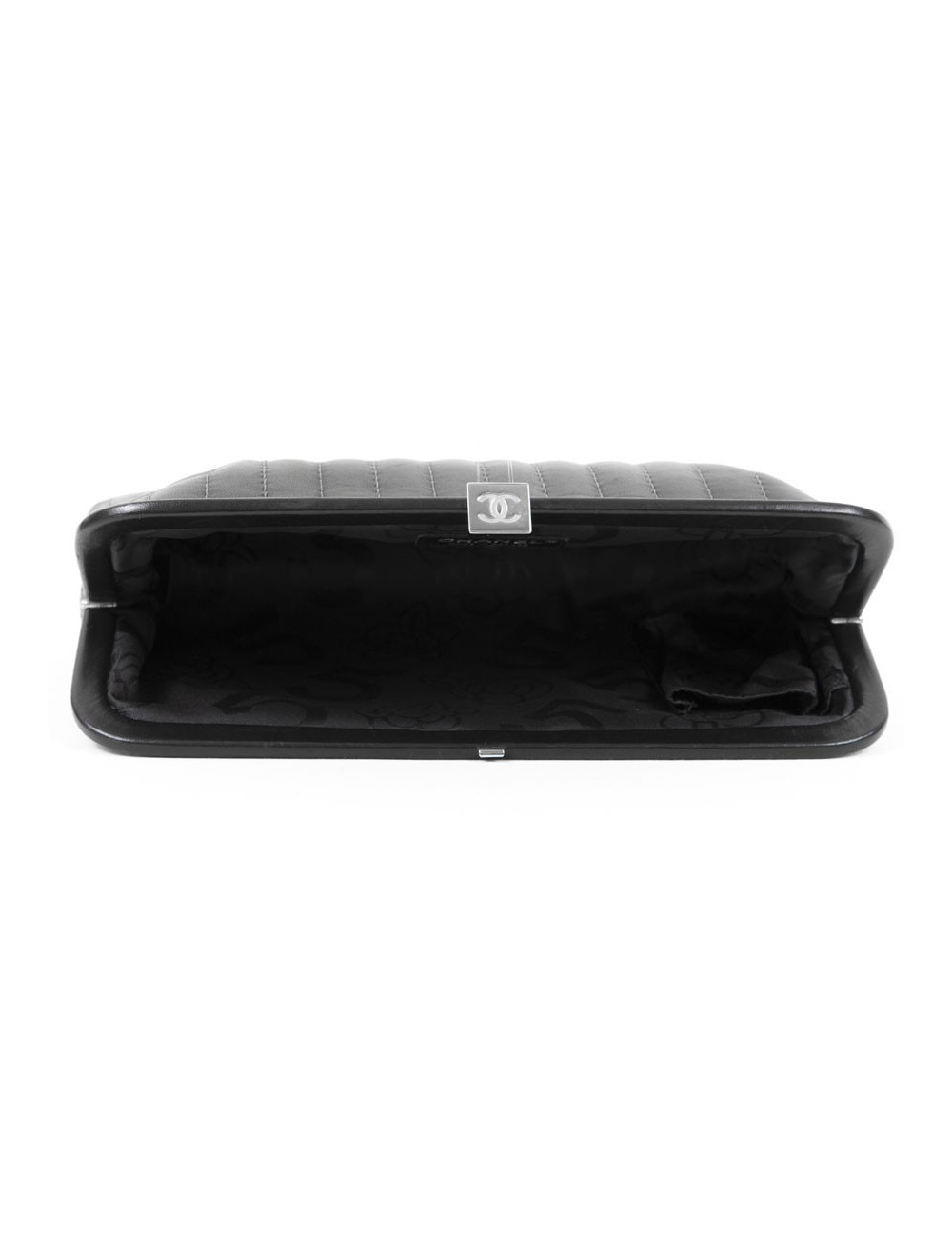 CHANEL black smooth lambskin pouch