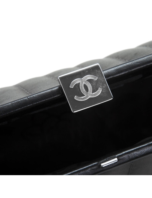 Pochette CHANEL cuir d'agneau lisse noir