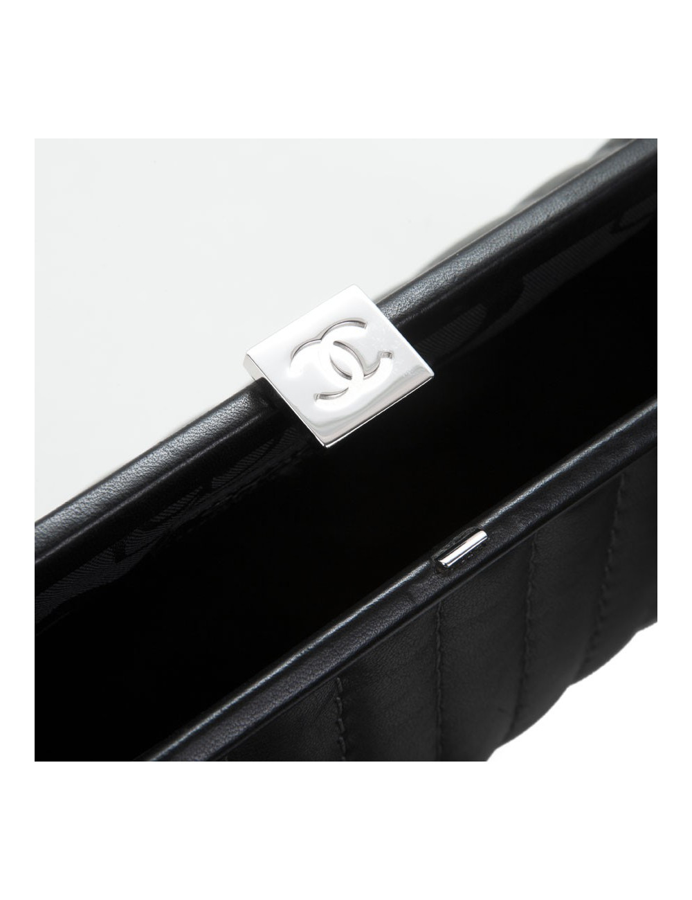 CHANEL black smooth lambskin pouch