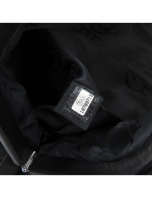 CHANEL black smooth lambskin pouch