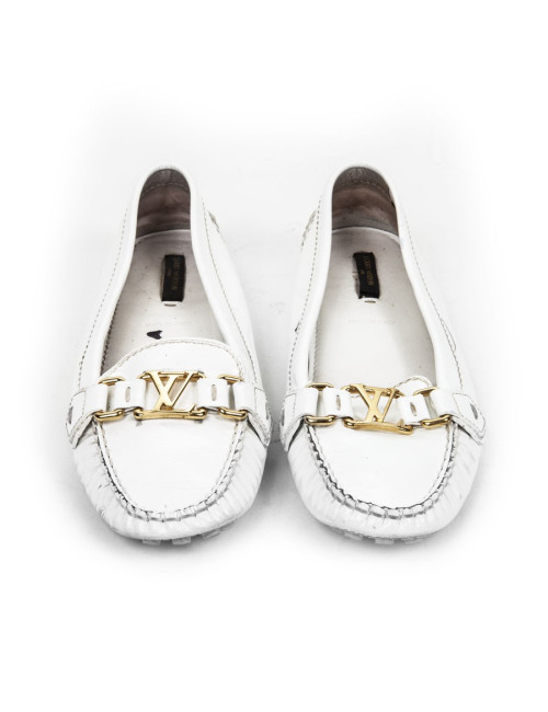 LOUIS VUITTON T39 white patent leather loafers