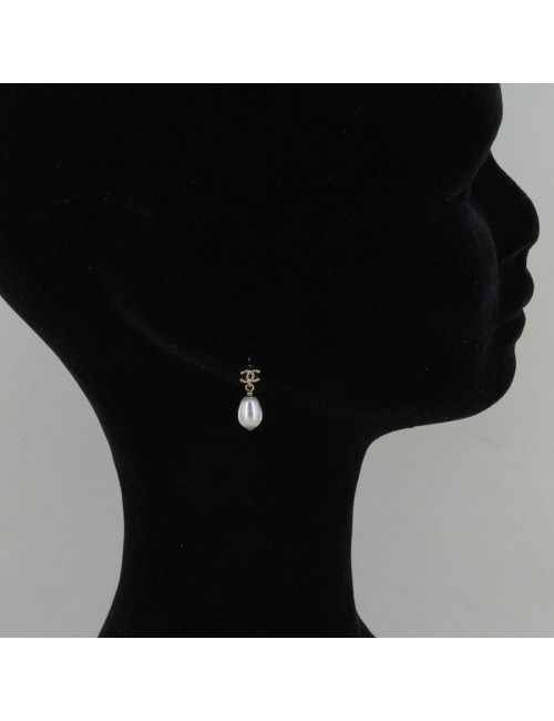 CHANEL Pearl oval Pearl ear studs