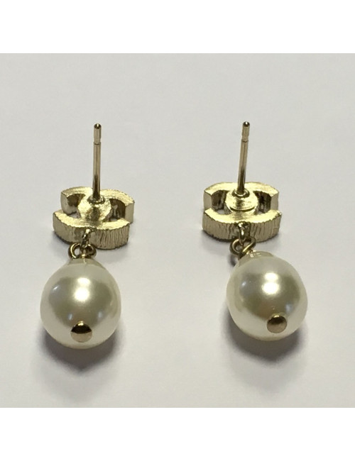 For VC nails CHANEL guilloché gold metal and hanging Pearl oval bead earrings