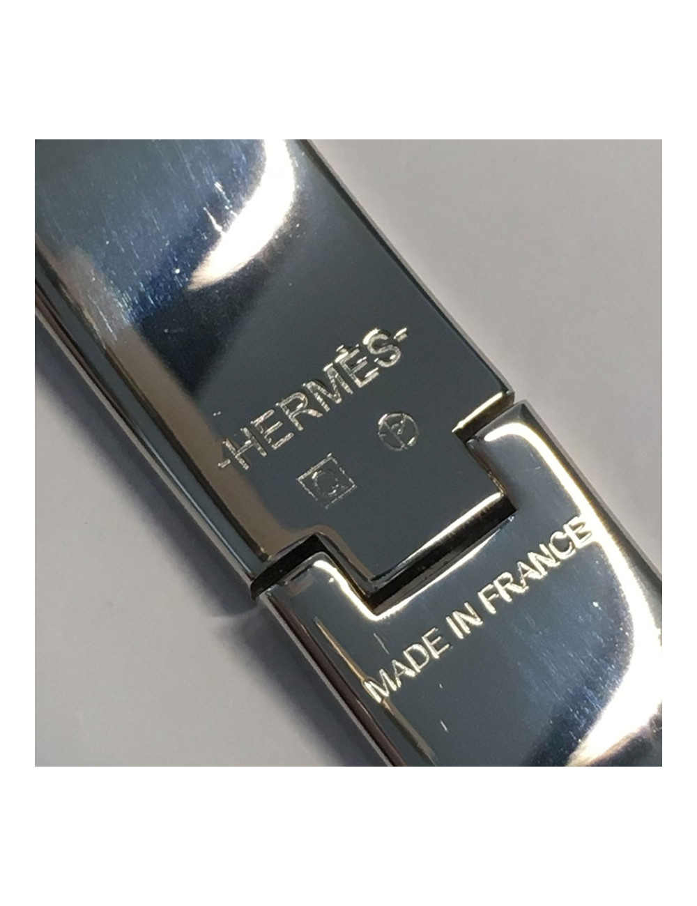 Bracelet clic H HERMES en émail noir mat et palladié mat brossé