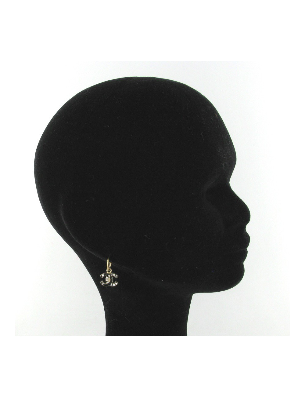 Clous d'oreilles CC émaillés noirs CHANEL
