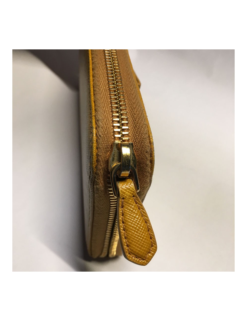 XXX Portefeuille PRADA cuir gold