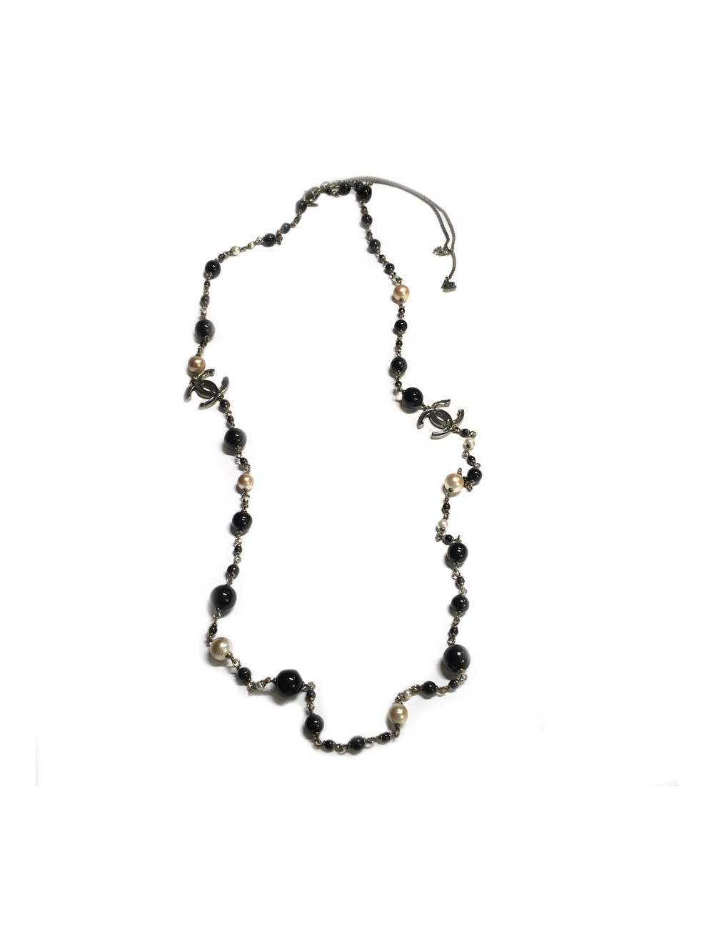 Sautoir CHANEL  CC et perles noires, grises et nacrées