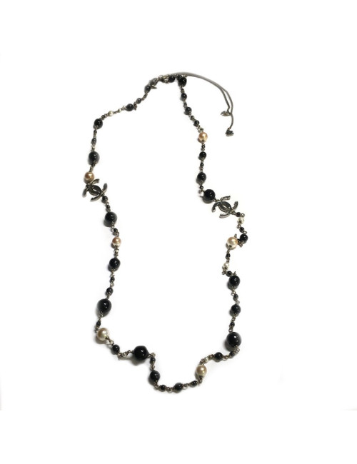 Sautoir CHANEL  CC et perles noires, grises et nacrées