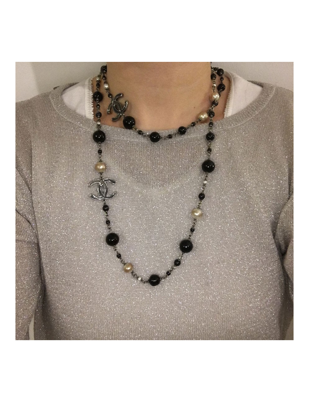CHANEL CC necklace and black, gray and Pearly beads