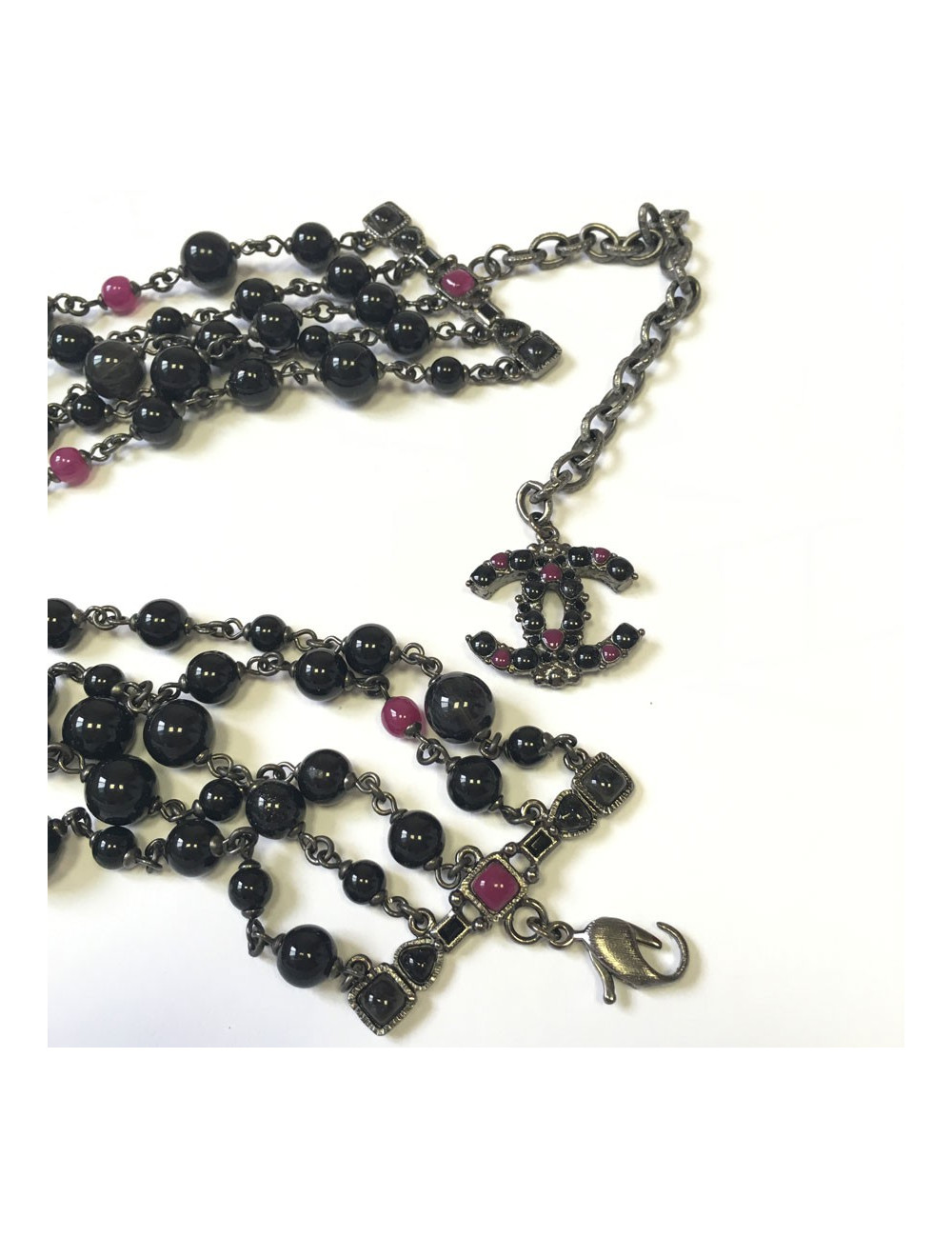 XXX Ceinture CHANEL 5 rangs de perles noires et chaîne argentée