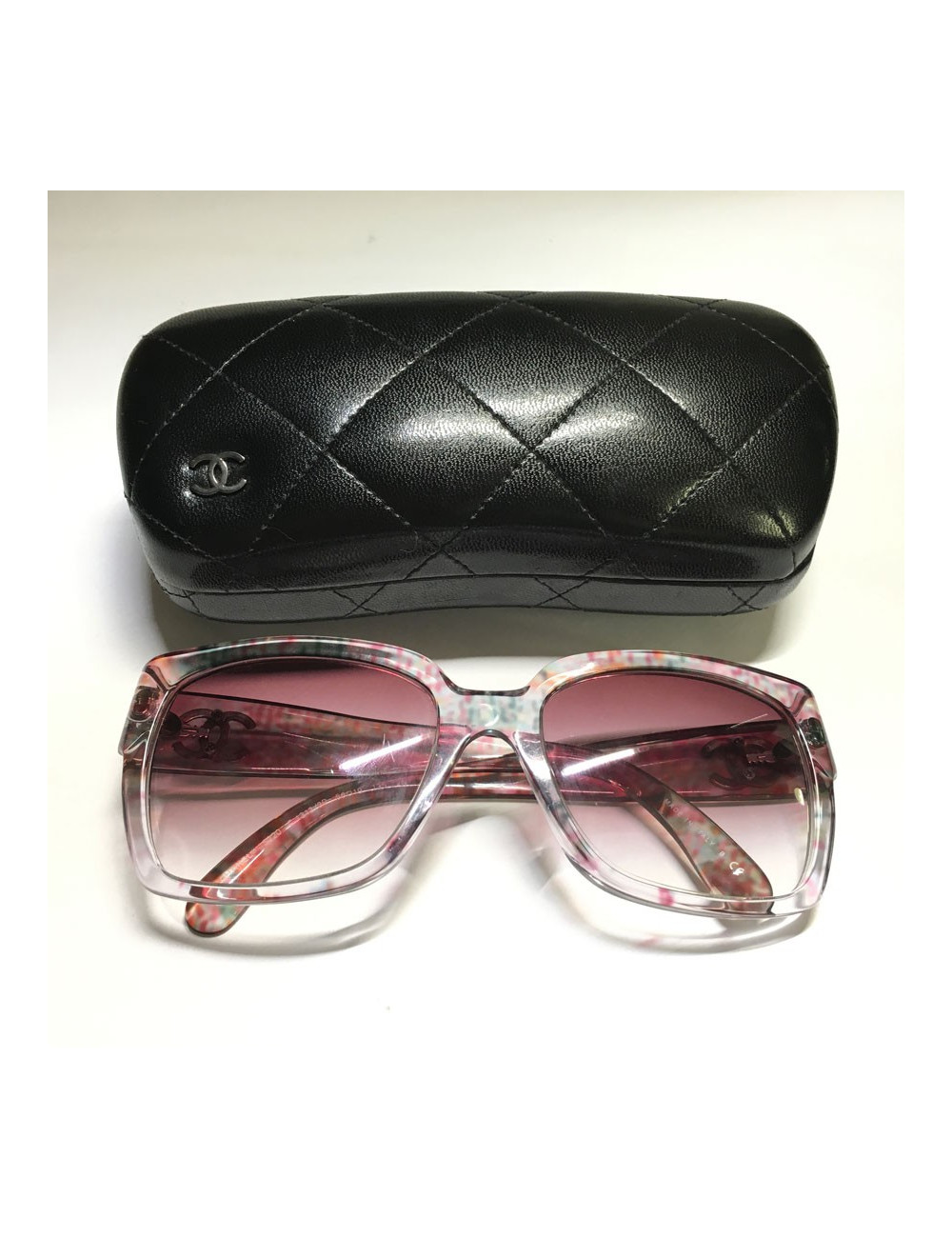 Lunettes de soleil CHANEL roses