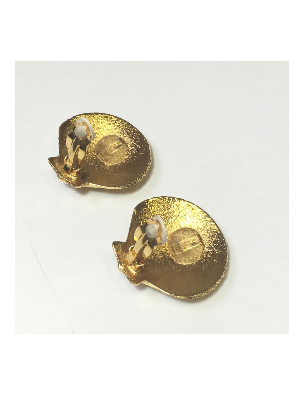 Boucles d'oreille clips YVES SAINT LAURENT  YSL coquilles
