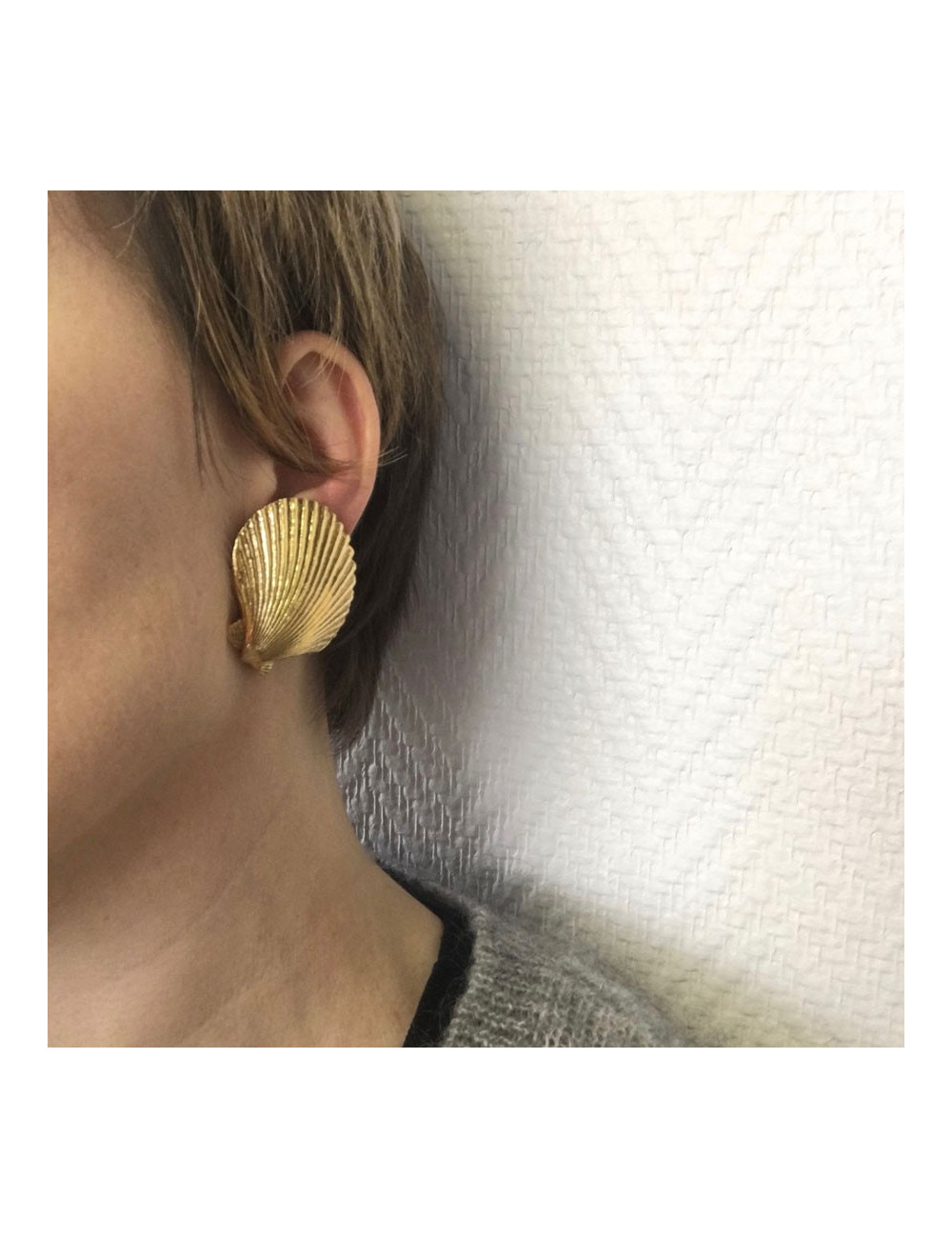 Boucles d'oreille clips YVES SAINT LAURENT  YSL coquilles