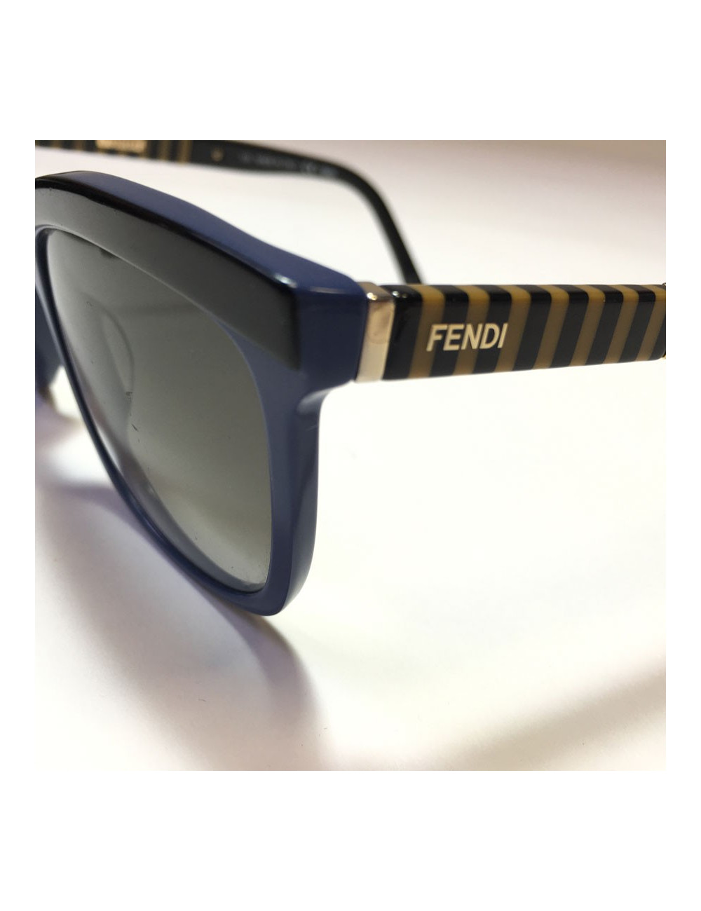 Lunettes de soleil FENDI