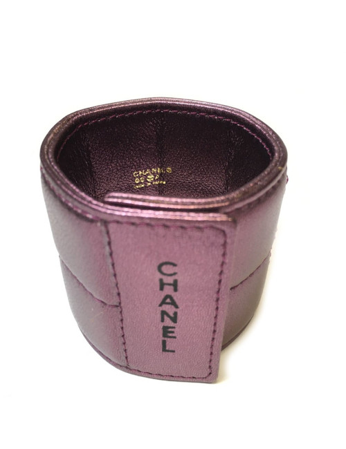 Manchette CHANEL cuir métallisé rose électrique