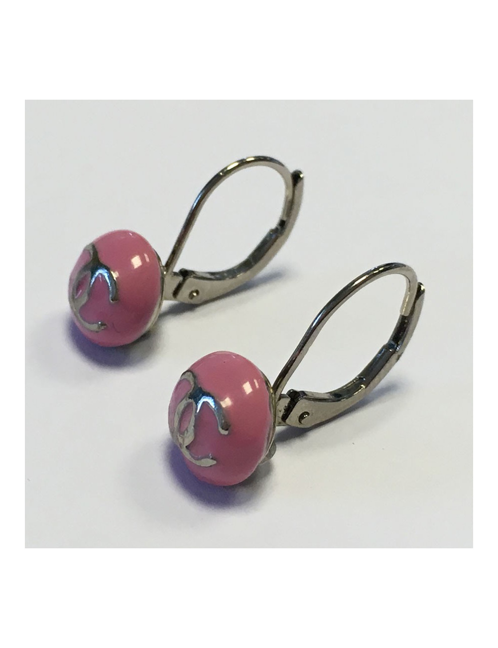 Boucles d'oreille clous CHANEL émaillées rose