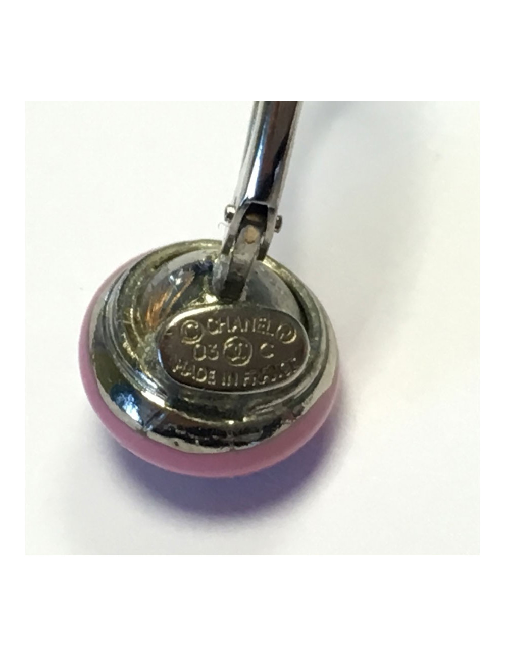 Nails CHANEL CC earrings enameled rose