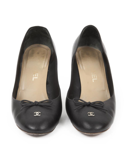 Escarpins CHANEL T 39 en cuir noir