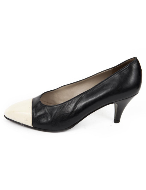 CHANEL T 37 leather Navy Blue and ecru shoes