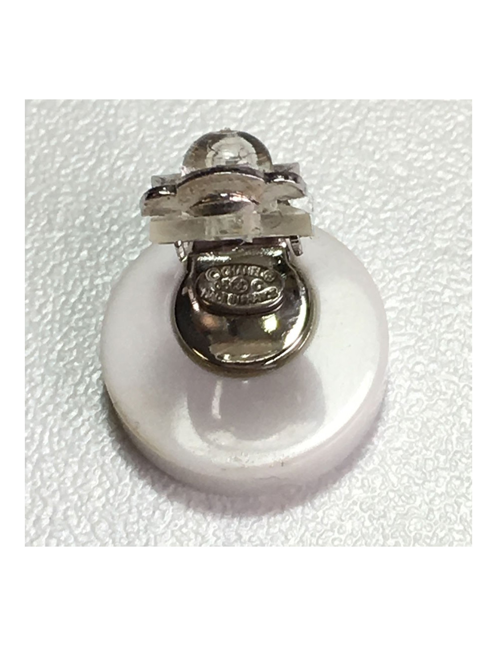 Boucles d'oreille clips CHANEL noir et blanc