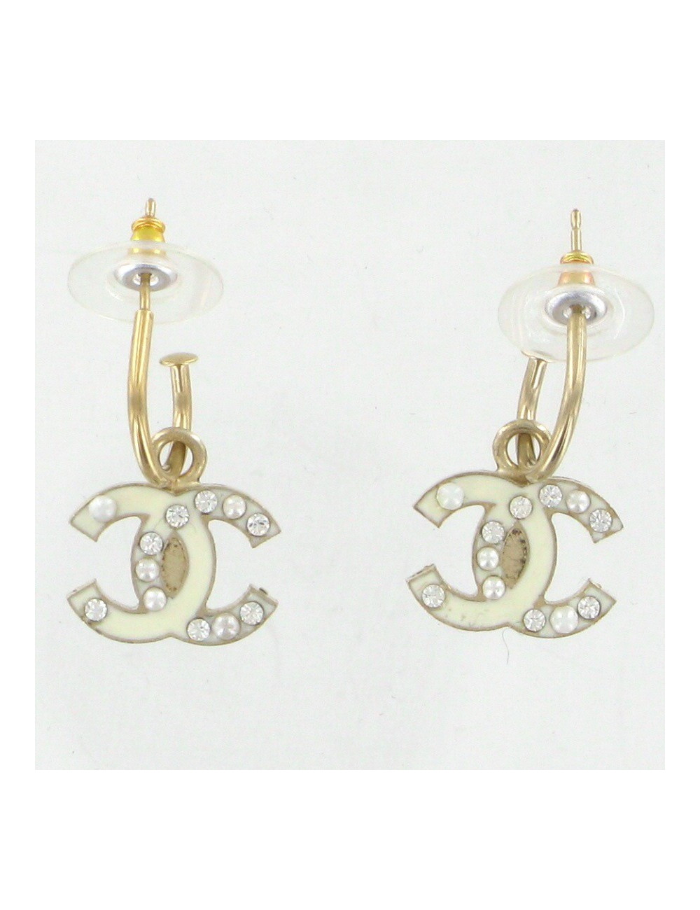 Clous d'oreilles CC émaillé blanc CHANEL